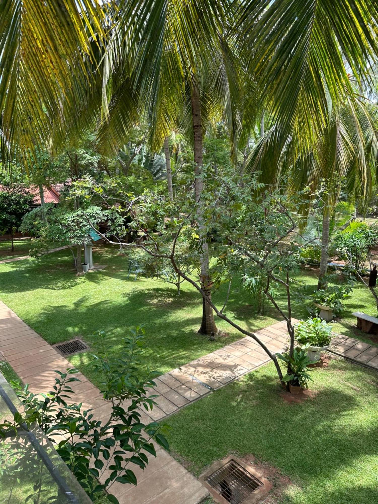 Hotel Heladiv Anuradhapura Exterior foto