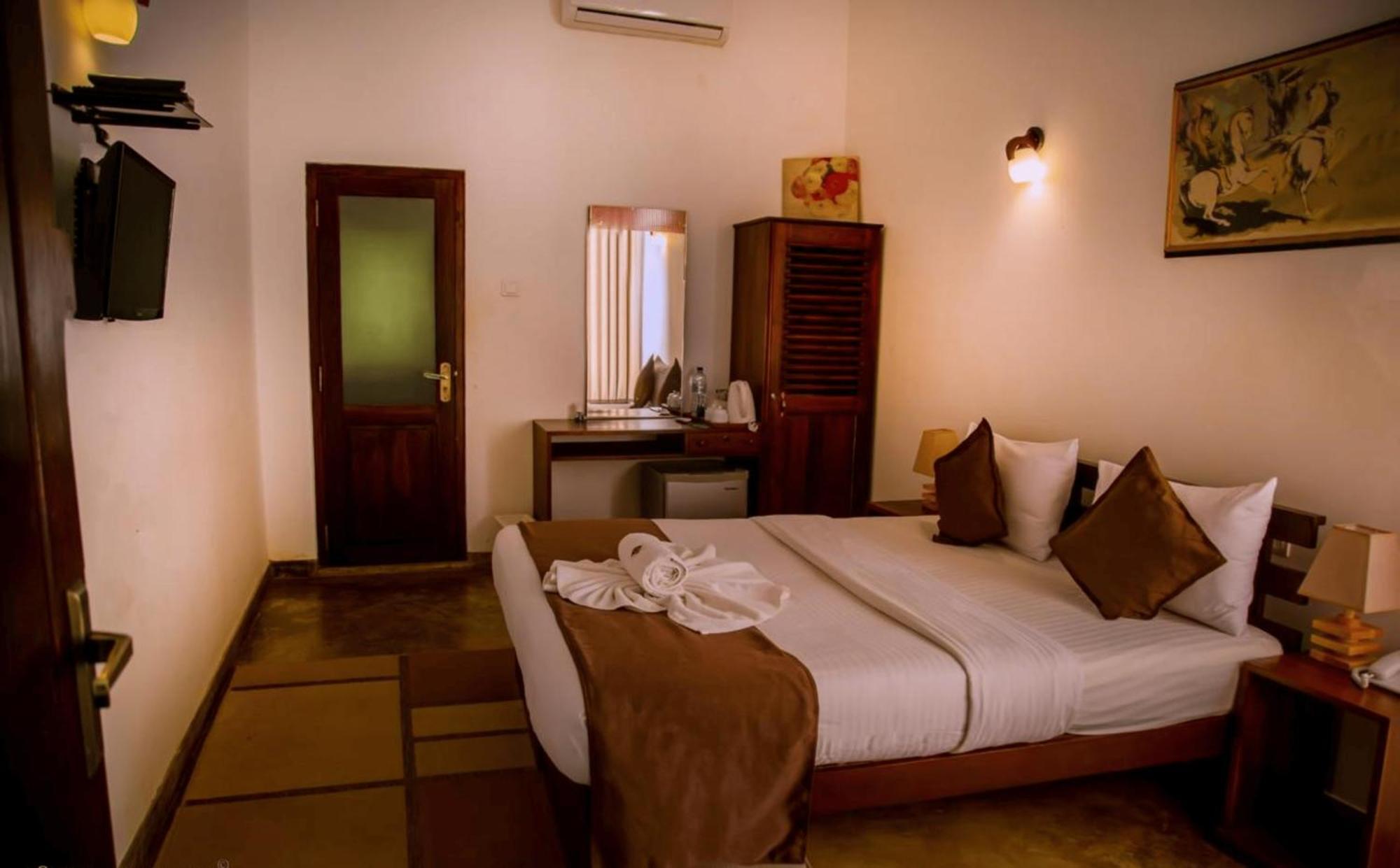 Hotel Heladiv Anuradhapura Exterior foto